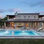 Rustic Calluna With A Pool In Istria Vila