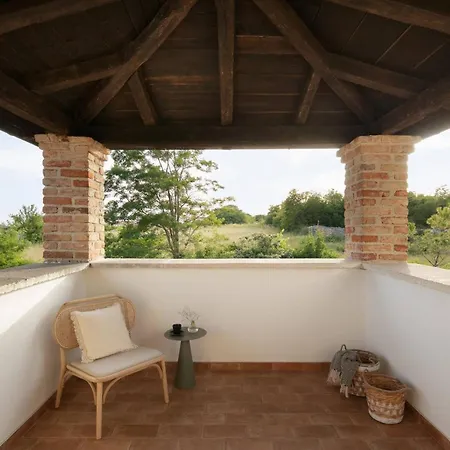 Villa Rustic Calluna With A Pool In Istria *